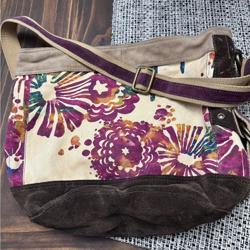 Beautiful Lucky canvas and suede leather bag
